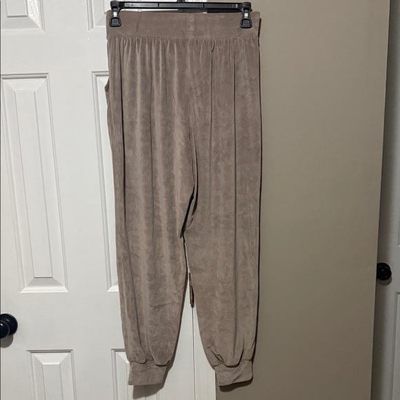 Victoria’s Secret Velour Ribbed High-Rise Jogger Pants Taupe Tan Size M - Picture 4 of 7